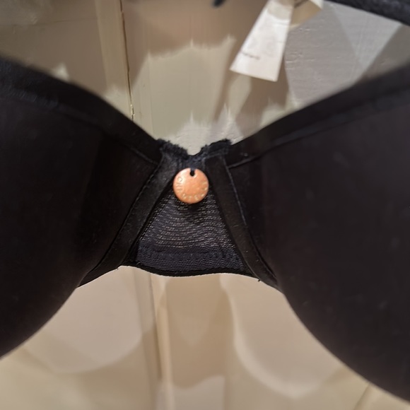 CHANTELLE BLACK UNDERWIRE BRA WITH FULL LIGHTLY PADDED CUPS-4 SETS OF HOOKS 32D - Picture 2 of 6